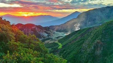 keindahan alam Gunung Papandayan